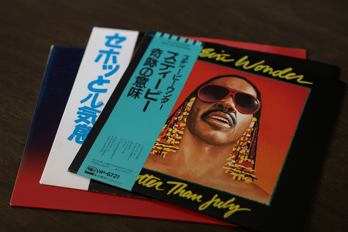 Vinyles japonais d’occasion avec OBI et codes matriciels visibles sur le run-out.